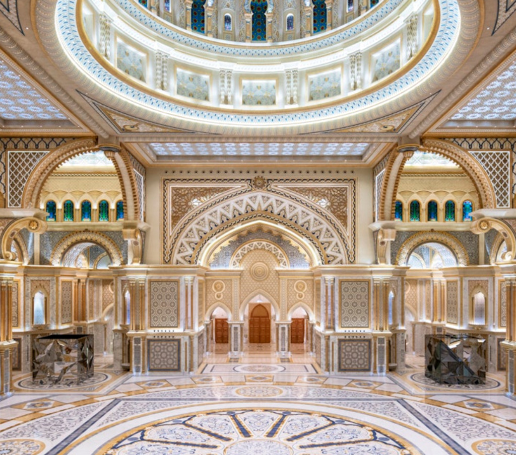 Secteur luxe études de cas Exclusive Local Experience Émirats arabes unis Dubai Abu Dhabi club exclusif conciergerie de luxe Diwan Consulting