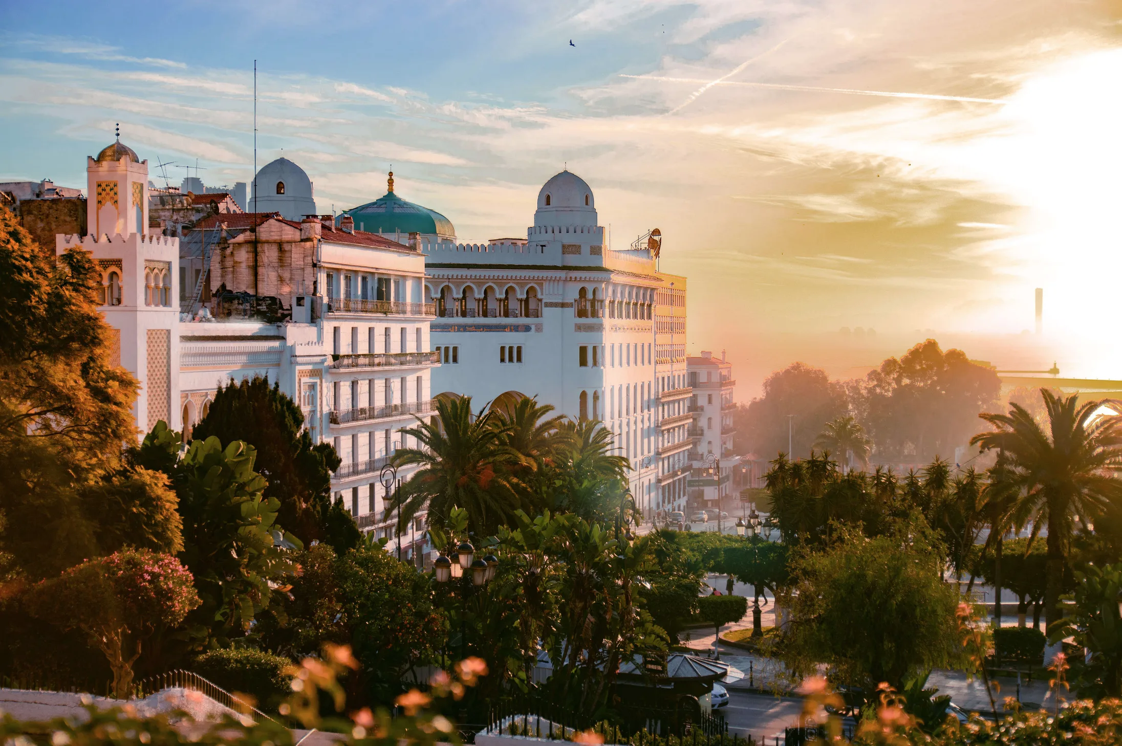 Vue panoramique de la ville d'Alger au coucher du soleil, perspectives économiques Algérie 2026